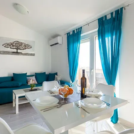 Lavish In Omi Alj With Rooftop Terrace