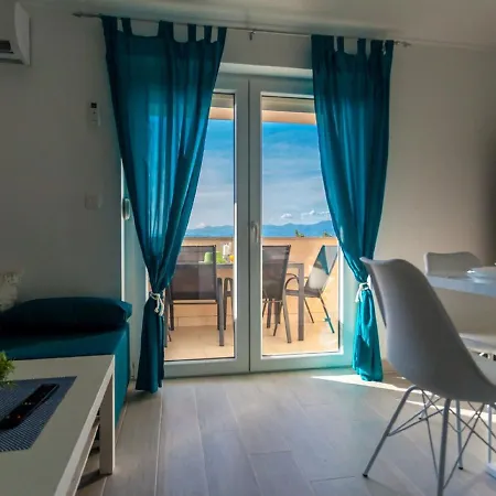 Lavish In Omi Alj With Rooftop Terrace Daire Omišalj