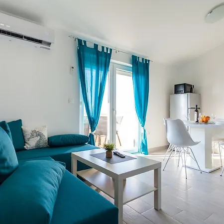 Lavish In Omi Alj With Rooftop Terrace Daire