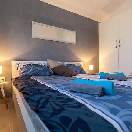 Lavish In Omi Alj With Rooftop Terrace Daire Omišalj